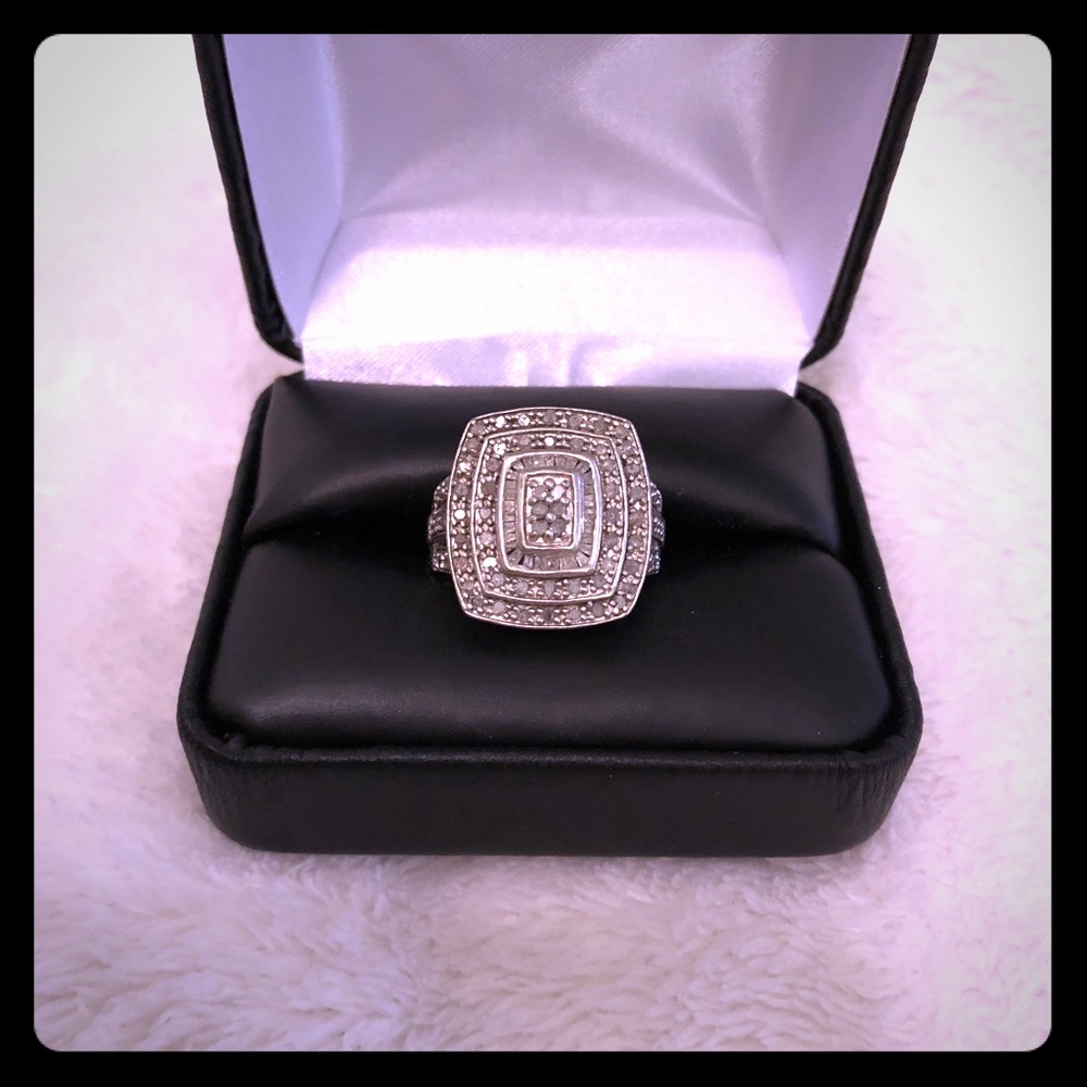 Diamond ring, authentic